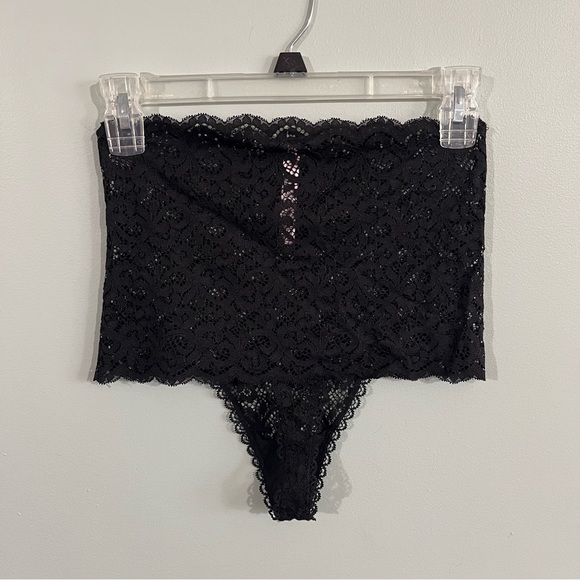 Victoria’s Secret size S/P black lace thong/string panties - Picture 2 of 8